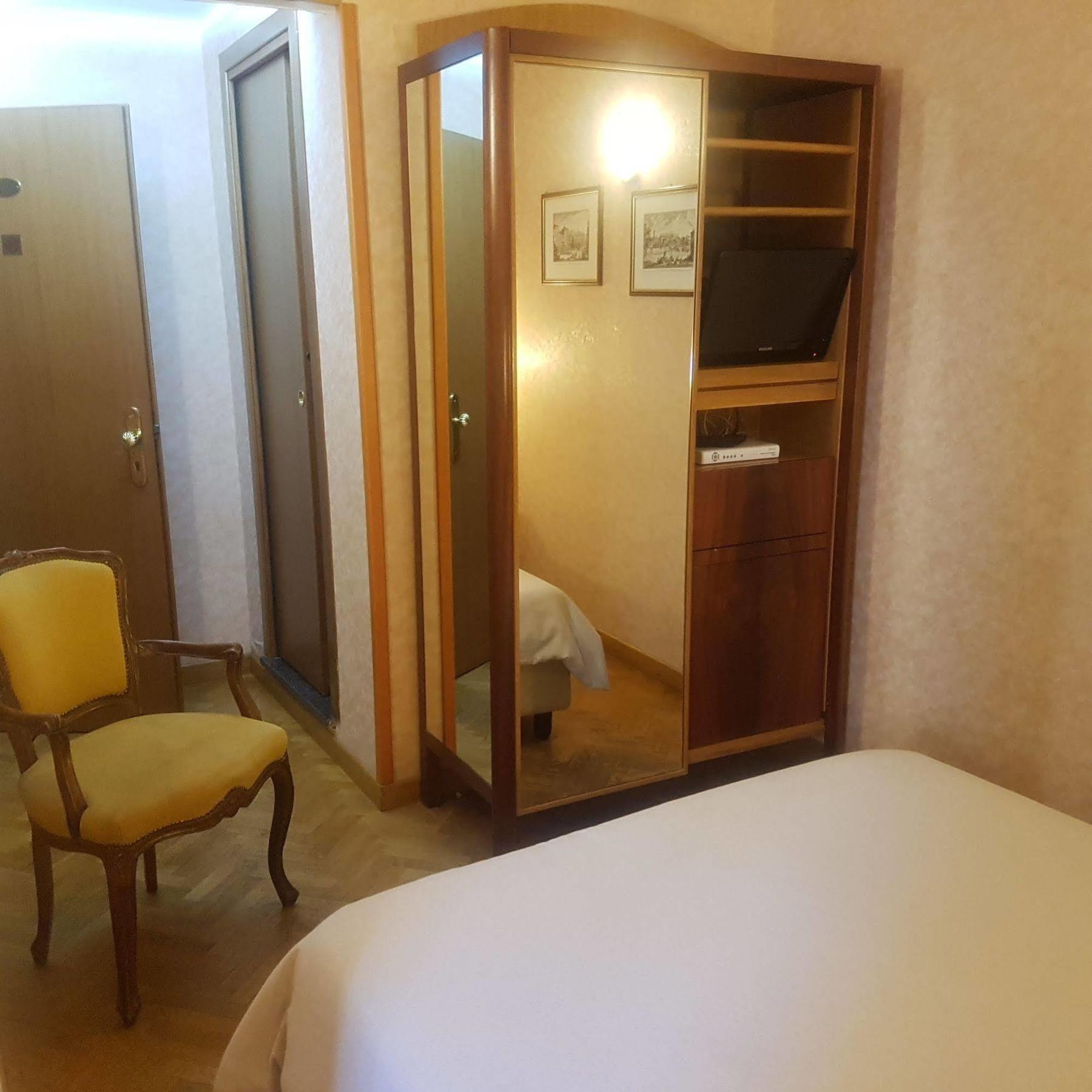 Hotel Fori Imperiali Róma Kültér fotó